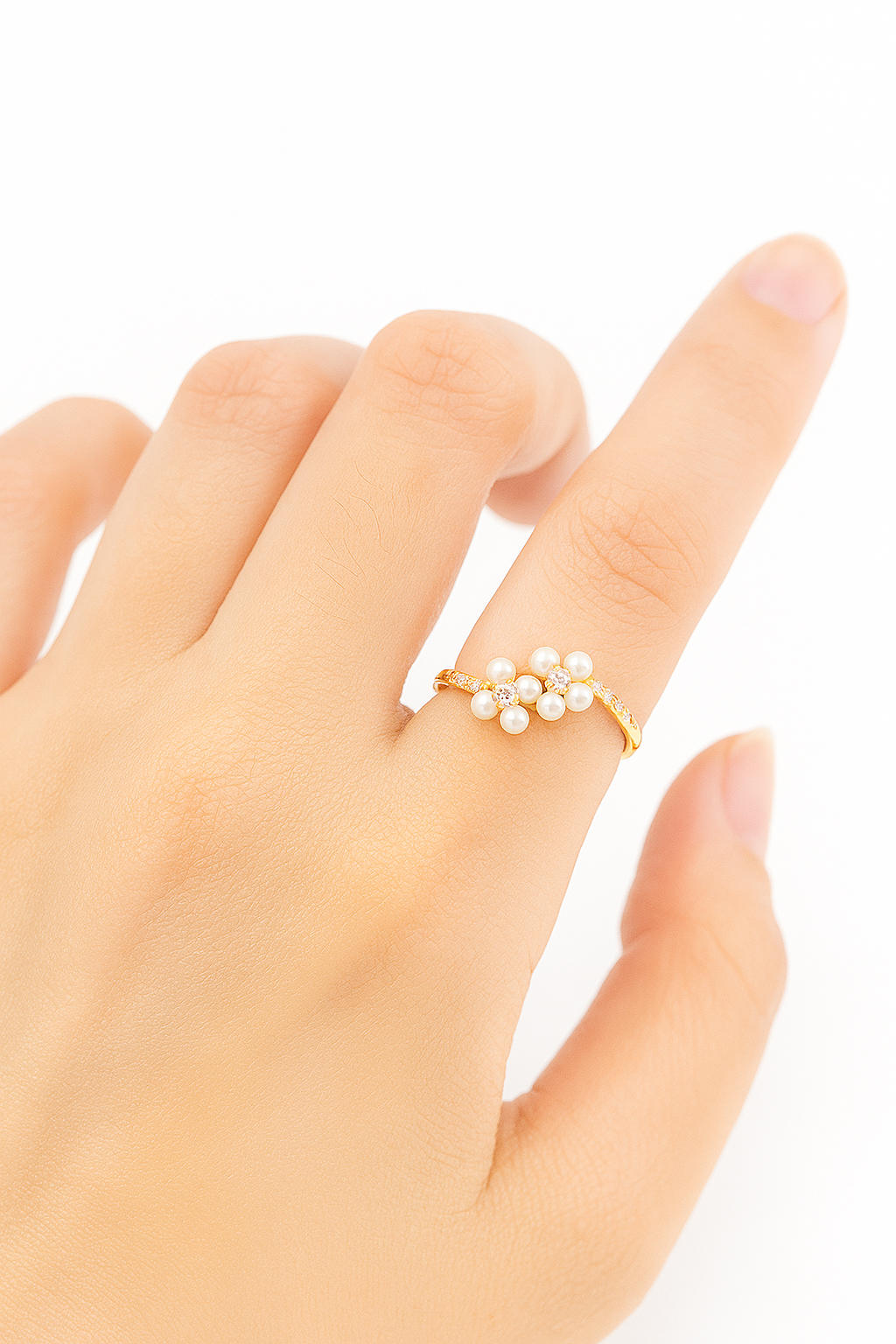 Anillo abierto con flor de perla bañada en oro