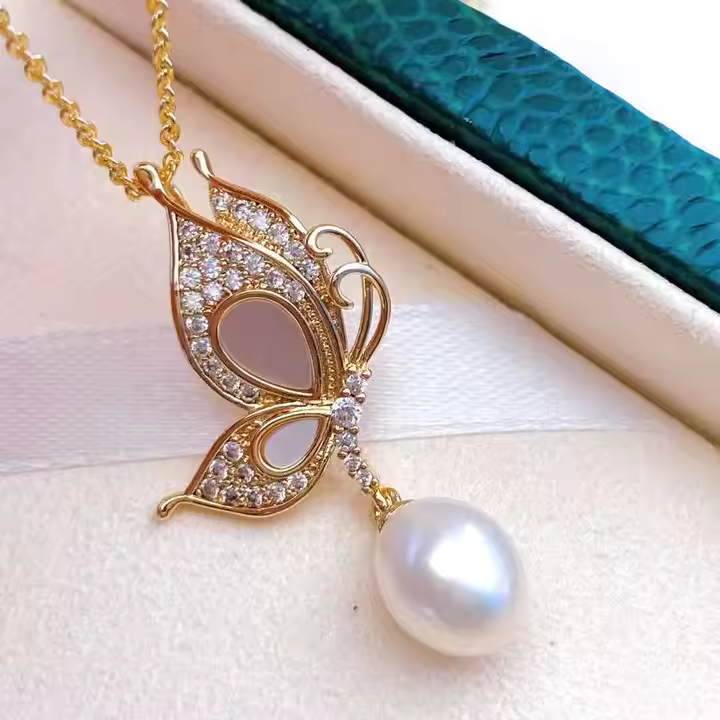 Seashell Butterflies Natural Freshwater Pearl Necklace Earrings Set