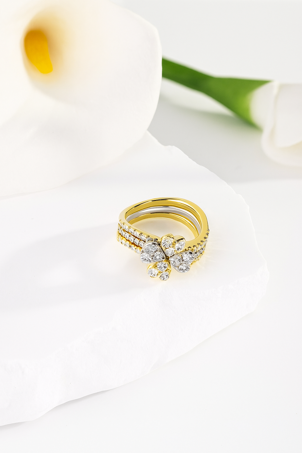 Juego de anillos con forma de corazón y trébol de cuatro hojas