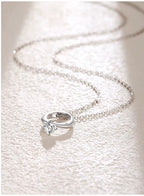 Collar con colgante de anillo de diamantes. Amor eterno.