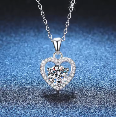 Factory Wholesale Heart Shape Round Brilliant Cut Sparkling Moissanite 925 Sterling Silver 1 Carat Moissanite Necklace for Women