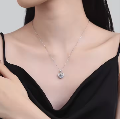 Factory Wholesale Heart Shape Round Brilliant Cut Sparkling Moissanite 925 Sterling Silver 1 Carat Moissanite Necklace for Women