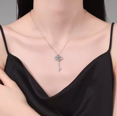Hot Sale 925 Sterling Silver Jewelry Twilight Saga Keys 0.5carat Vvs D Moissanite Jewelry Pendant Necklace for Women