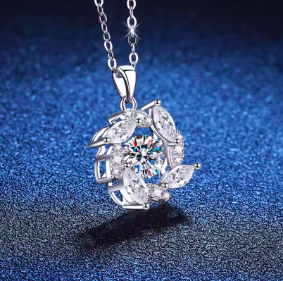 Fresh and Sweet Rotating Petal D Color 1Carat Moissanite Pendant S925 Sterling Silver Necklace for Female