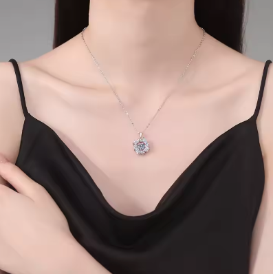 Fresh and Sweet Rotating Petal D Color 1Carat Moissanite Pendant S925 Sterling Silver Necklace for Female