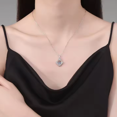 Wholesale 925 Sterling Silver Korean Version of Smart 1 Carat Moissanite Pendant Fashion Light Luxury Clavicle Chain for Women