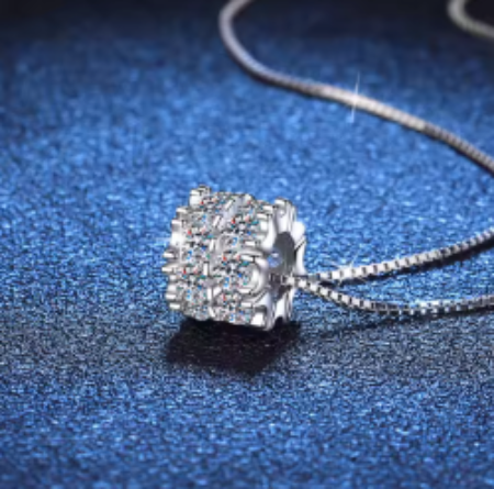 Luxury 925 Silver Sterling Silver Moissanite Pendant Necklace 1.6 Carat Moissanite Necklace for Women