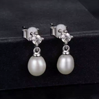 Pendientes de plata de ley 925 con perla de agua dulce bañada en oro blanco y moissanita para mujer.
