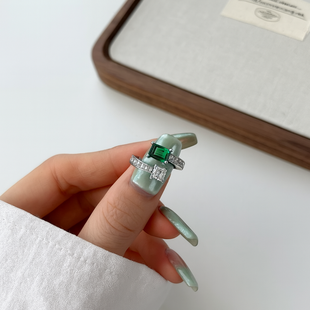 Adjustable Zirconia Ring in 925 Sterling Silver