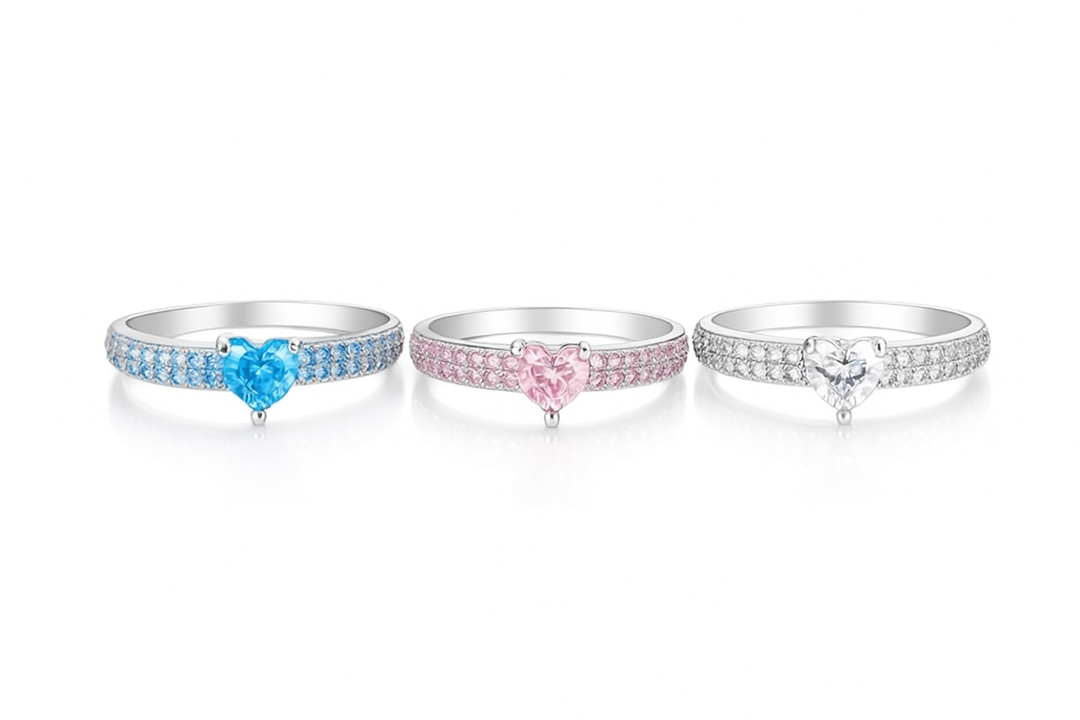 Anillo de banda gruesa con corazón brillante