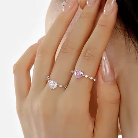Anillo de plata con gema de corazón con cuentas impactantes