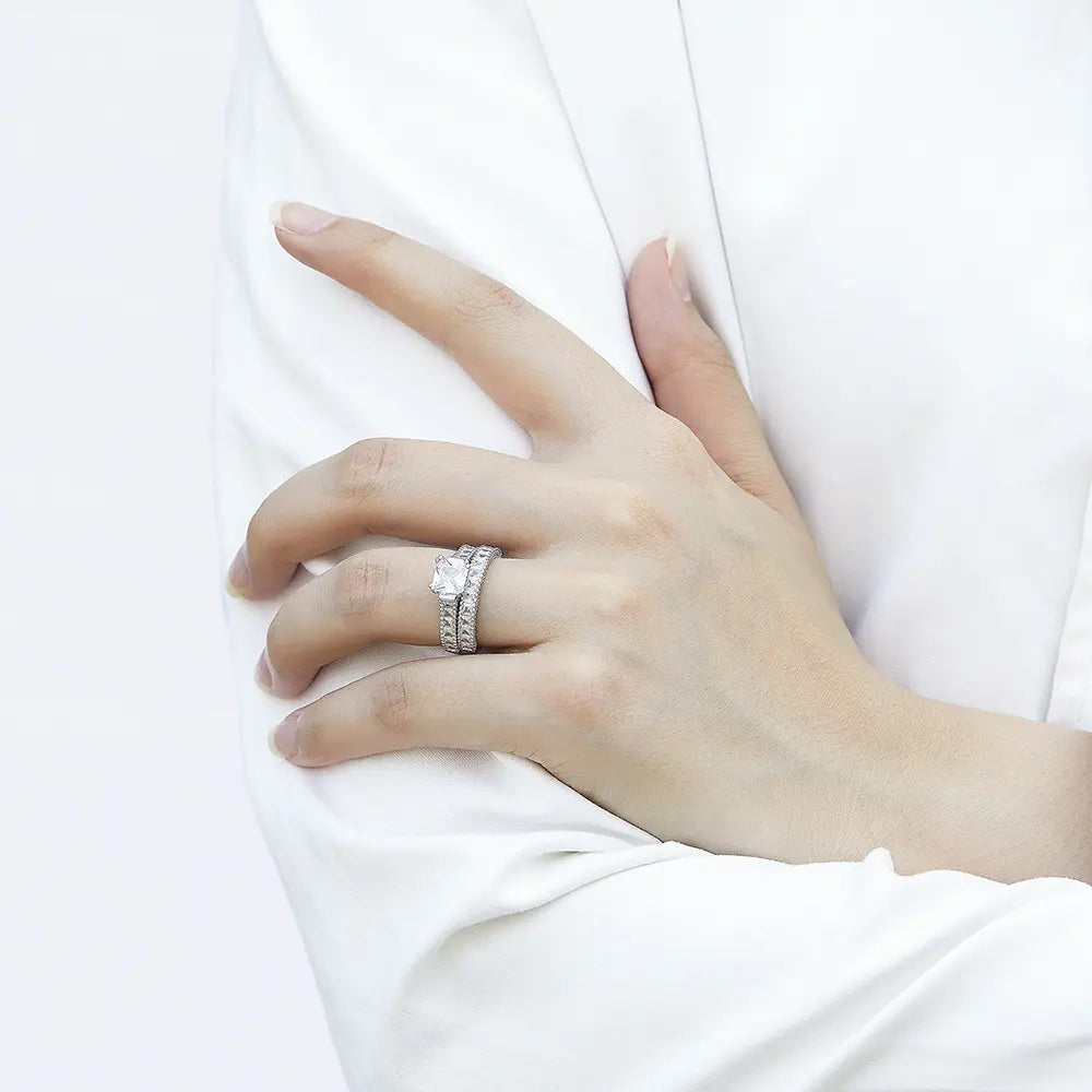 Juego de anillos de novia de media eternidad con corte princesa cuadrado