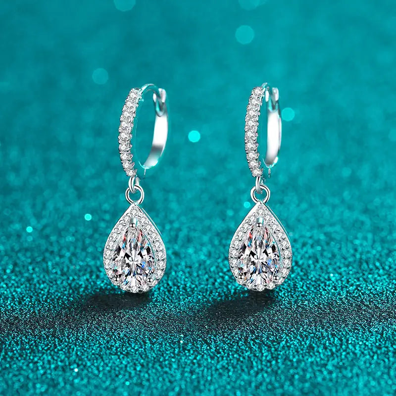 Aretes de aro de moissanita con gota de agua