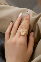 Anillo de mariposa con joyas