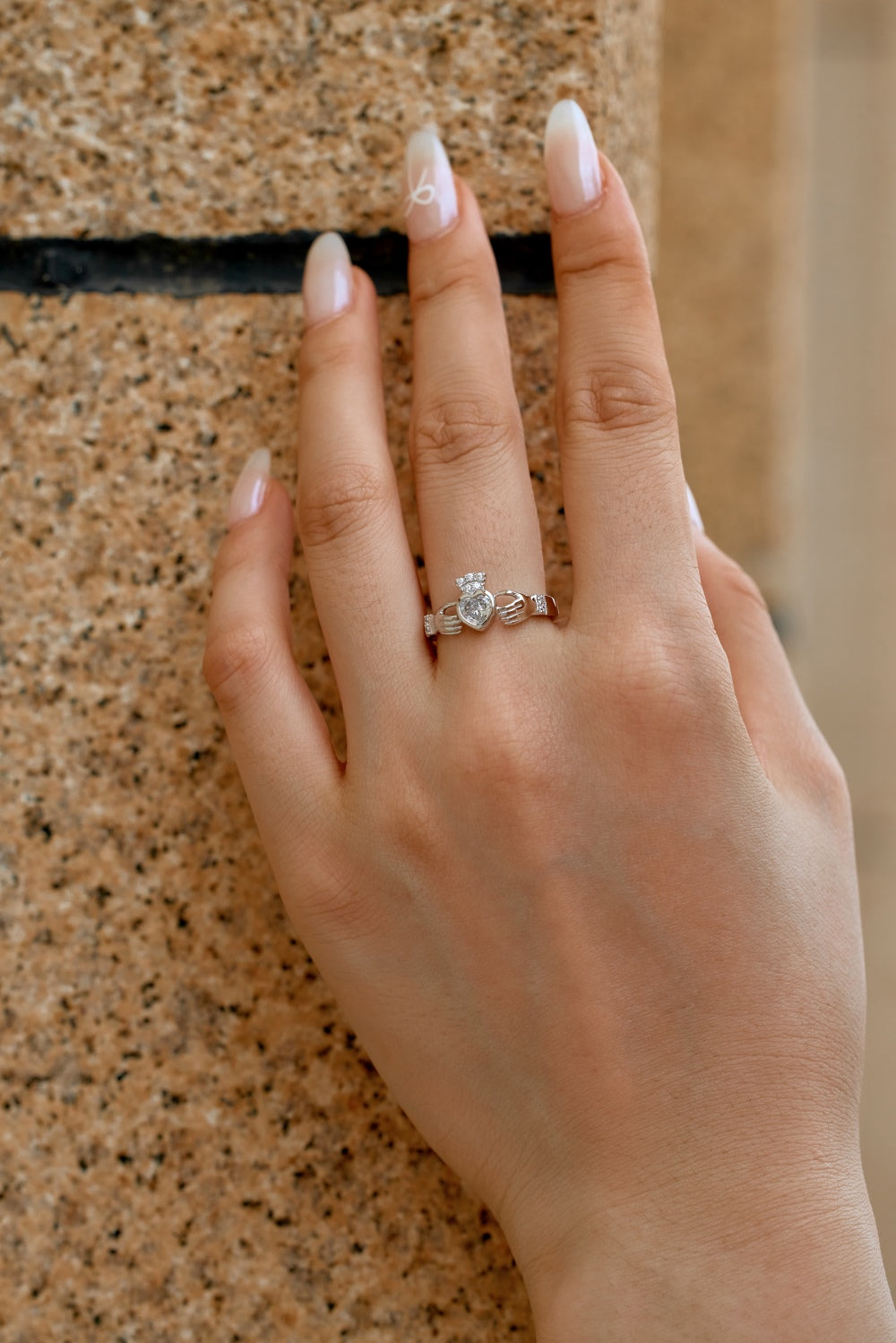 Anillo de plata del Sagrado Corazón