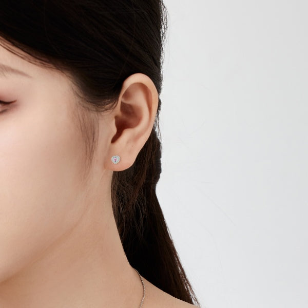 Aretes de corazón con gemas rosas en capas