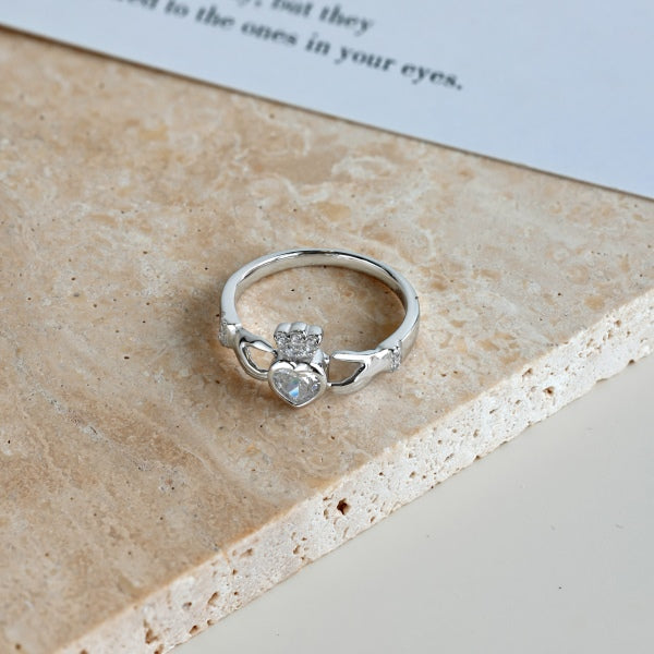 Anillo de plata del Sagrado Corazón