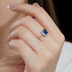 Anillo de piedra preciosa azul real