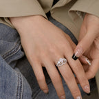 Anillo de corona con gemas rosas