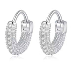 Delicados pendientes de plata 925 con microincrustaciones de moissanita. Sutil brillo perfecto.