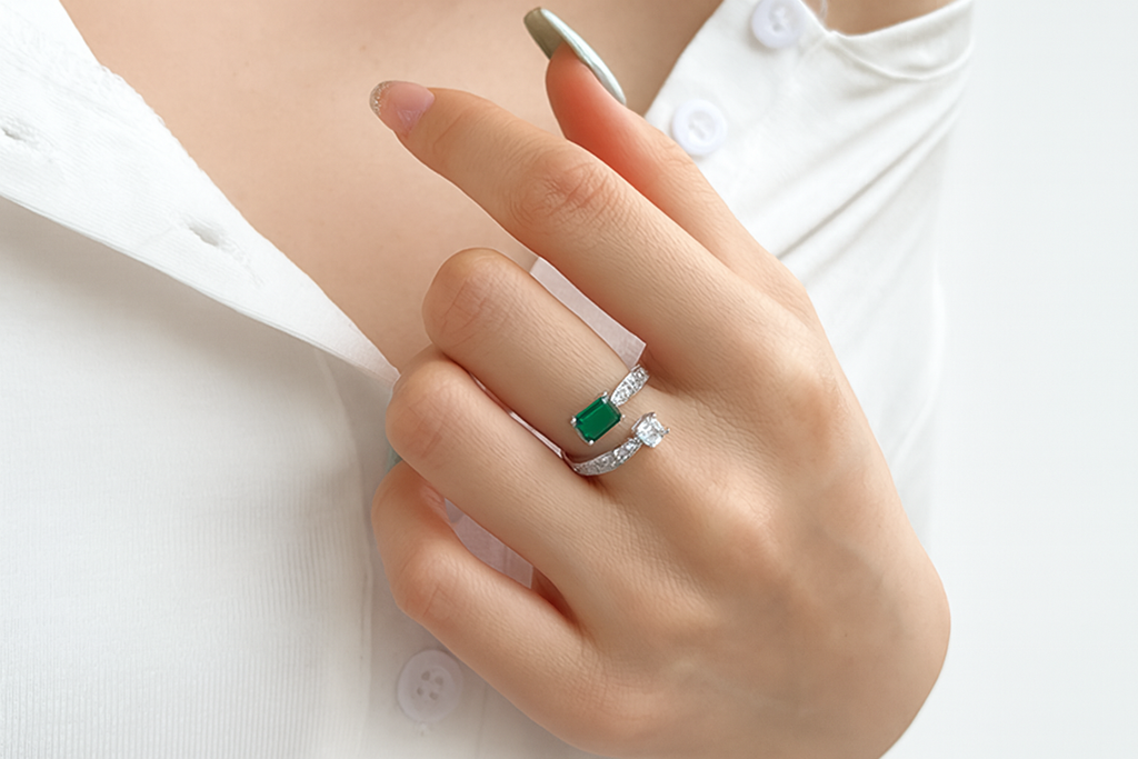 Adjustable Zirconia Ring in 925 Sterling Silver