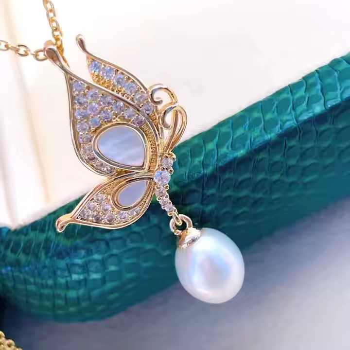 Seashell Butterflies Natural Freshwater Pearl Necklace Earrings Set