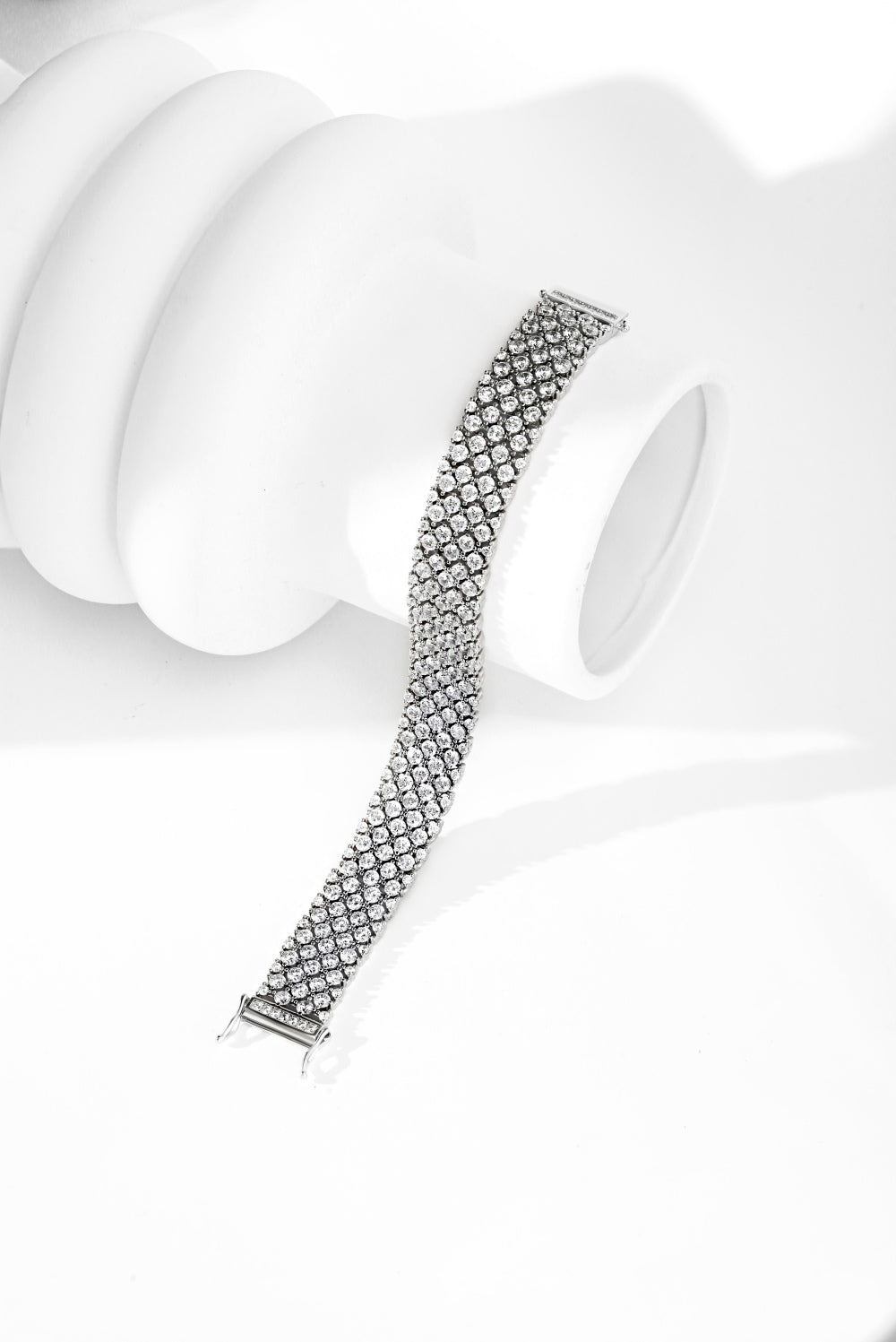 Pulsera de tenis vintage brillante de plata de ley 925 con circonitas de 3 mm de grado 5A. Brillo atemporal en un diseño clásico de tenis.