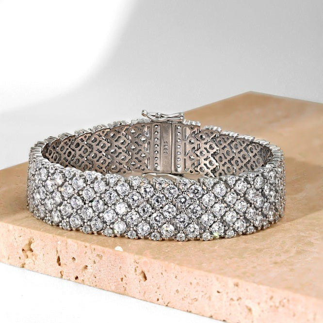 Pulsera de tenis vintage brillante de plata de ley 925 con circonitas de 3 mm de grado 5A. Brillo atemporal en un diseño clásico de tenis.