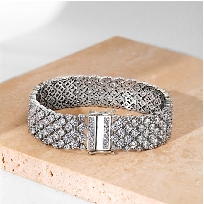 Pulsera de tenis vintage brillante de plata de ley 925 con circonitas de 3 mm de grado 5A. Brillo atemporal en un diseño clásico de tenis.